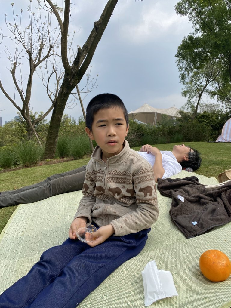 4/ This is 小蜗, who calls me 小美. He is the kindest 6-year-old who ever lived. Always has cookie crumbles encircling his mouth. (Empty cookie container in hand.)