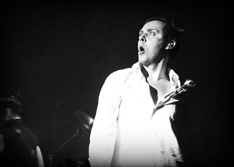lamaquina105's tweet photo. Arrancamos este viaje en el espacio y el tiempo con #LaMáquina. Tenemos equipo completo en 
@Reactor105 con un maestro de la onda oscura. Él es 
@petermurphyinfo con su #CutsYouUp 

Ya están aquí 
@RockJinete @yosoydG @ismaelfiloso y @elomar_ze https://t.co/BeQRyusd3K