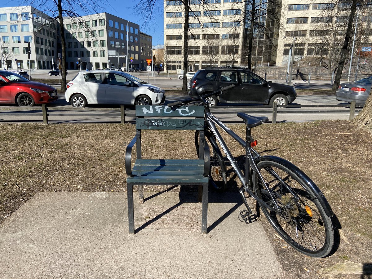 mtorkkeli's tweet photo. @tiiatuomi @esahamal @_AnneKorhonen @InkeriRuuska @heikkilakatja Kiitos @tiiatuomi, päivät tosiaan sujuvat vauhdilla. Digipalaverit seuraavat toisiaan ja monenlaista on kehitetty kuten virtuaaliset after workit. Ulkoilu ja kaupunginosien bongailu kevätkeleillä on toki parasta. Mikä onkaan tilanne @raili_ponni, @MarjaanaKar ja @tapiolokki https://t.co/7L9SDeAx83