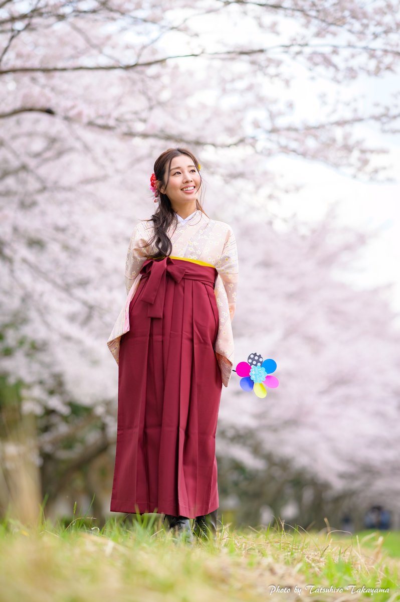 『春、色いろ』
　　　　(モデル：山口翔子さん)

ご趣味や特技を活かした明るくさわやかな、そして時にクールなポートレート撮影。キャラクター設定をして映画のワンシーンのような作品撮り。SNS用のキャッチ―なプロフィール写真などの撮影をしております。