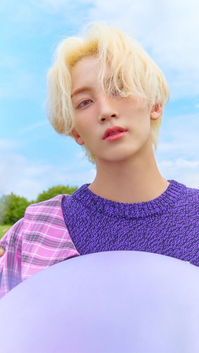 Jeonghan and his secret sisters from Girl Groups: A Thread