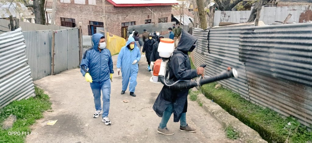 McGanderbal's tweet photo. Muncipal Council Ganderbal under the chairmanship of President MCG along with Executive Officer fumigated the whole village (Guzhama Batwani) today after first case declared positive  for Covid-19 there.

Stay home Stay Safe
@Drjitendersing1 https://t.co/yKLB1onxNB