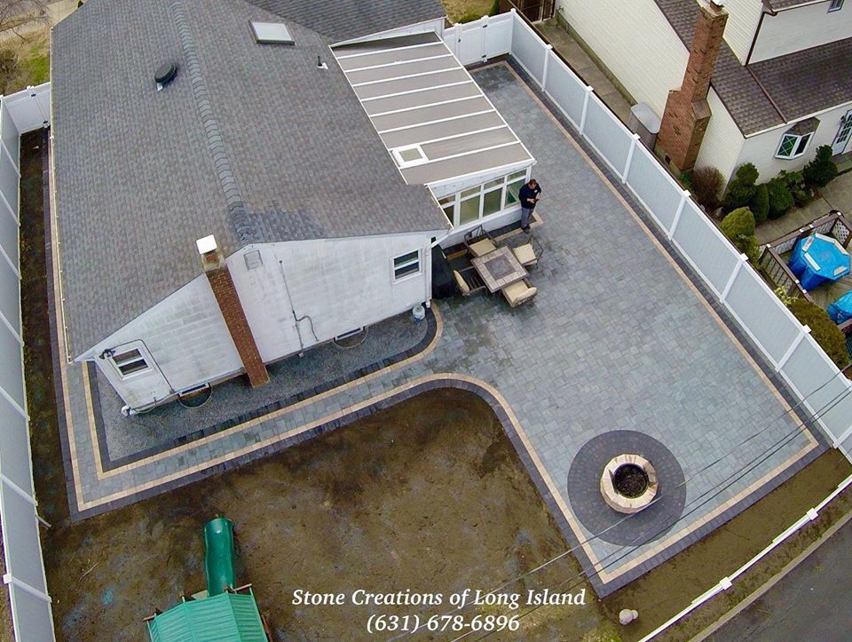 CambridgePavers's tweet photo. This week on "Stand out Sunday" we are featuring this beautiful outdoor living project installed by @Stone_Creations Beautiful dual border patio and firepit area! #standoutsundays #aerialviews #beautiful #firepits #wow #hardscape #greay #cooltones
https://t.co/y44ew4AVep https://t.co/zDgqRB0ROd
