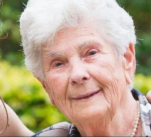 JamesMelville's tweet image. A 90 year-old Belgian woman, Suzanne Hoylaerts, has died of #Coronavirus after refusing a ventilator. She told her doctors, "Save it for younger patients. I’ve already had a good life.”

Suzanne Hoylaerts - rest in peace you beautiful human being. ❤️