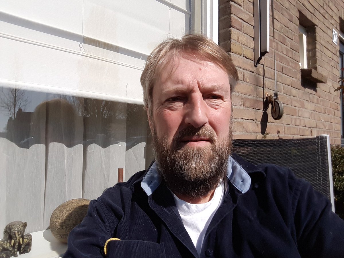 Stil en zonnig op zondagmiddag in het voortuintje