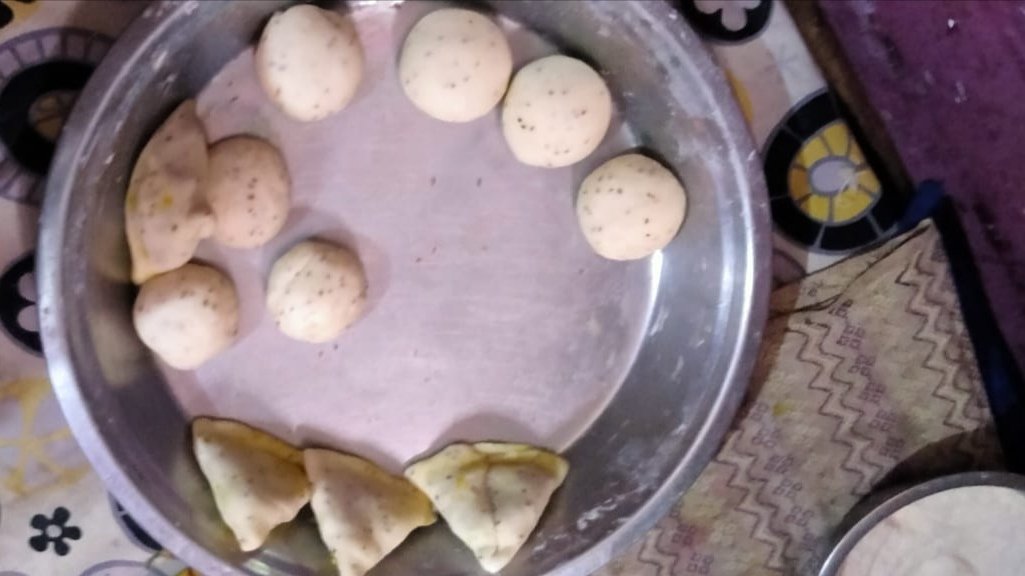 imvikaskohli's tweet photo. Crispy Samosa Recipe | घर में समोसा कैसे बनाए | samosa bnane ki vidhi | How to make samosa at home
#CrispySamosaRecipe #GharMeSamosa #HowToMakeSamosa
#VikasKohli #cooking #food
https://t.co/Rm6fJ4sarR #CrispySamosa #Crispy #Samosa #समोसा https://t.co/eNXYoYkKi7