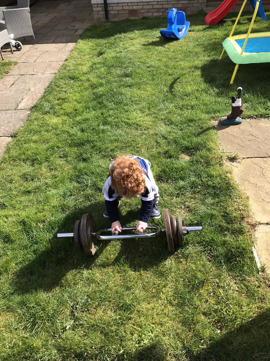 DiaryConnors's tweet photo. LOCKDOWN DAY 13
Changed it up today, went for a morning walk then had a sesh in the garden getting hench 🏋🏻♂️ Shifting some tin and a wee bit cardio #CCVD https://t.co/4WfOo7gobL