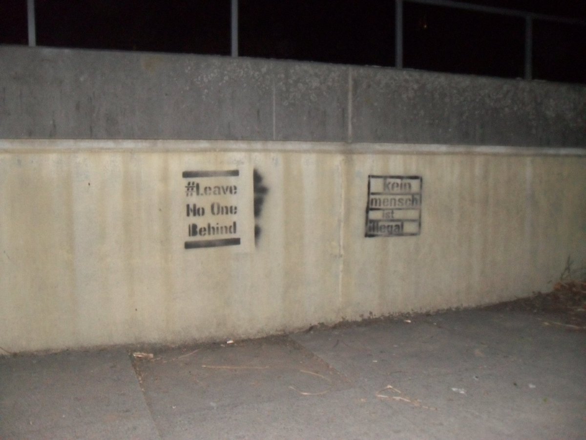 Nachtaktive Menschen müssen diese Spuren in #Dresden hinterlassen haben, um #EvakuierungJetzt zu fordern! Holt die Leute aus #Griechenland! #LeaveNoOneBehind #wirhabenplatz #WirHinterlassenSpuren