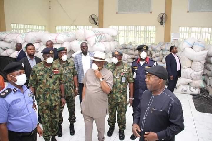 honkelechinwogu's tweet image. I sincerely admire and appreciate the pragmatic approach of @GovWike in combating the spread of #COVID-19 in Rivers State. Your Excellency, history will be kind to you for always putting the people first. #RiversEconomicStimulusPackage #Palliatives