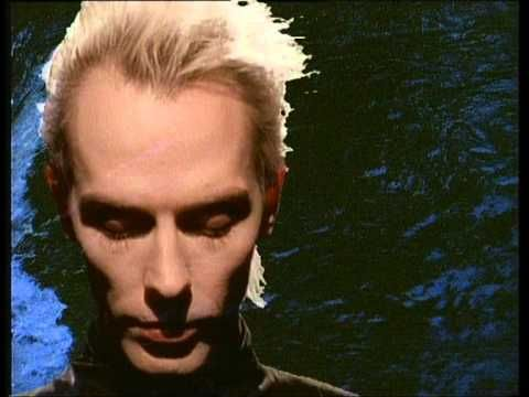 DistopiaRadio's tweet photo. Arrancamos este viaje en el espacio y el tiempo con #LaMáquina. Tenemos equipo completo en @Reactor105  con un maestro de la onda oscura. Él es @petermurphyinfo con su #CutsYouUp 

Ya están aquí @RockJinete @yosoydG @ismaelfiloso y @elomar_ze https://t.co/gLHKHLqvsf