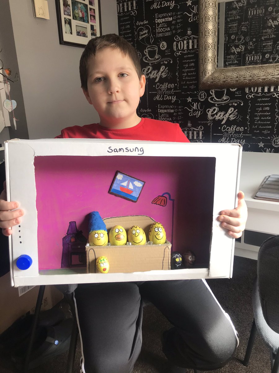 AlisonLGray's tweet photo. @Hadrian_Park Year 6B Easter egg comp entry - T.V. Set showing The Simpsons! https://t.co/laTY6cyi1n