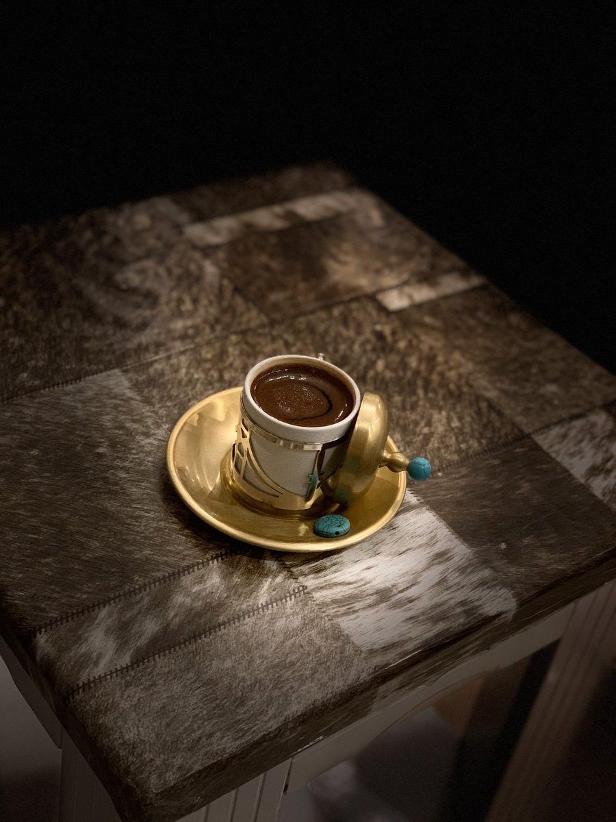 يا ما ضحكنا والليالي معاسير
من خوف لا تضحك علينا اعدانا
الشاعر /سعد المطرفي

<a href="/saad_sale7/">سعد صالح المطرفي</a>