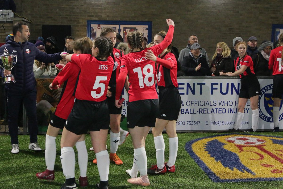 LewesFCWomenFS's tweet photo. Thanks for the nomination @EUAFCWomen 

Here is ours 🔴⚫️🔴

1. The badge
2. The team
3. The ground 
4. The supporters 

We nominate @HerneBayWomen @AshfordLadiesFC and @WorthingFCWomen https://t.co/iLbPoV8FbS