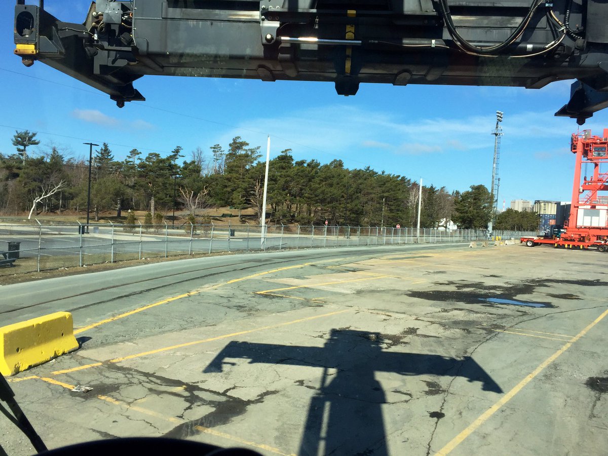 Mr_Crane_hfx's tweet photo. Looks like they are almost ready to take over the lower lot of the park. #alwaysexpanding #superpier  #atleastsomeonecoulduseit #justplaying https://t.co/a36t3PI4kE
