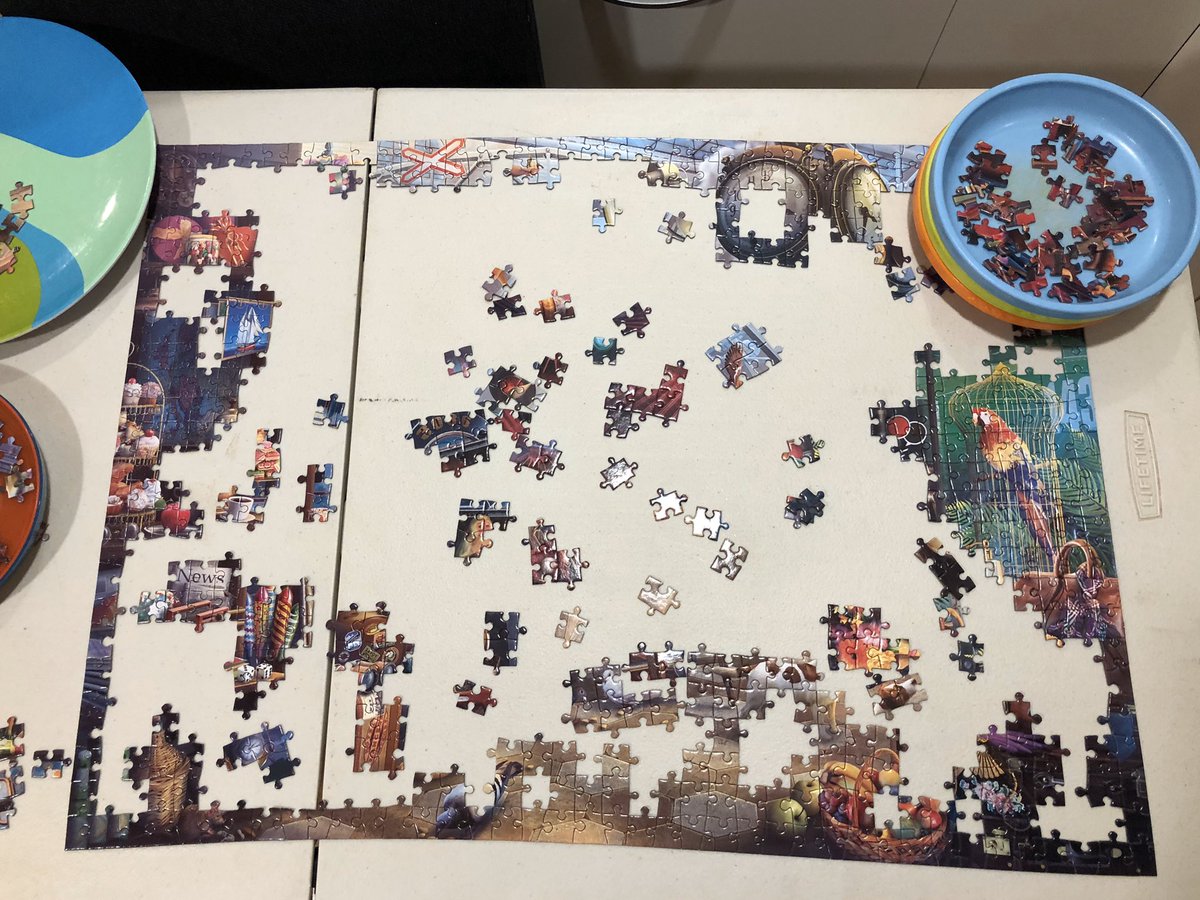 AstroLeanne's tweet image. Progress on 1000 piece puzzle. Edges completed by the 10am. Got okay from children to work on after they went to bed. 
 #insideactivity #everyonehavingfun