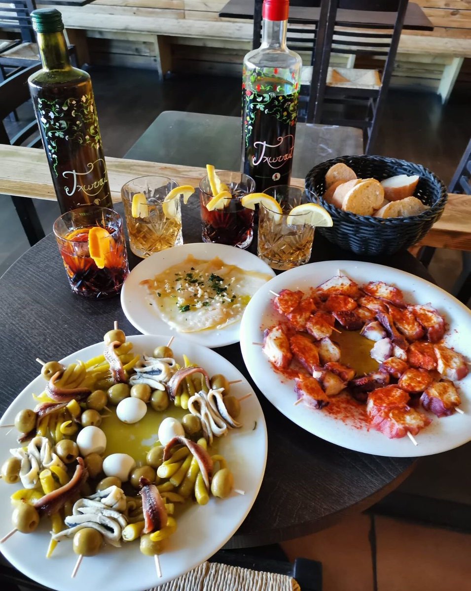 ¡Seguimos confinados! Pero que no nos falte Txurrut Vermut 🥂

Desde📍Bilbao ¡Salud y Txurrut!