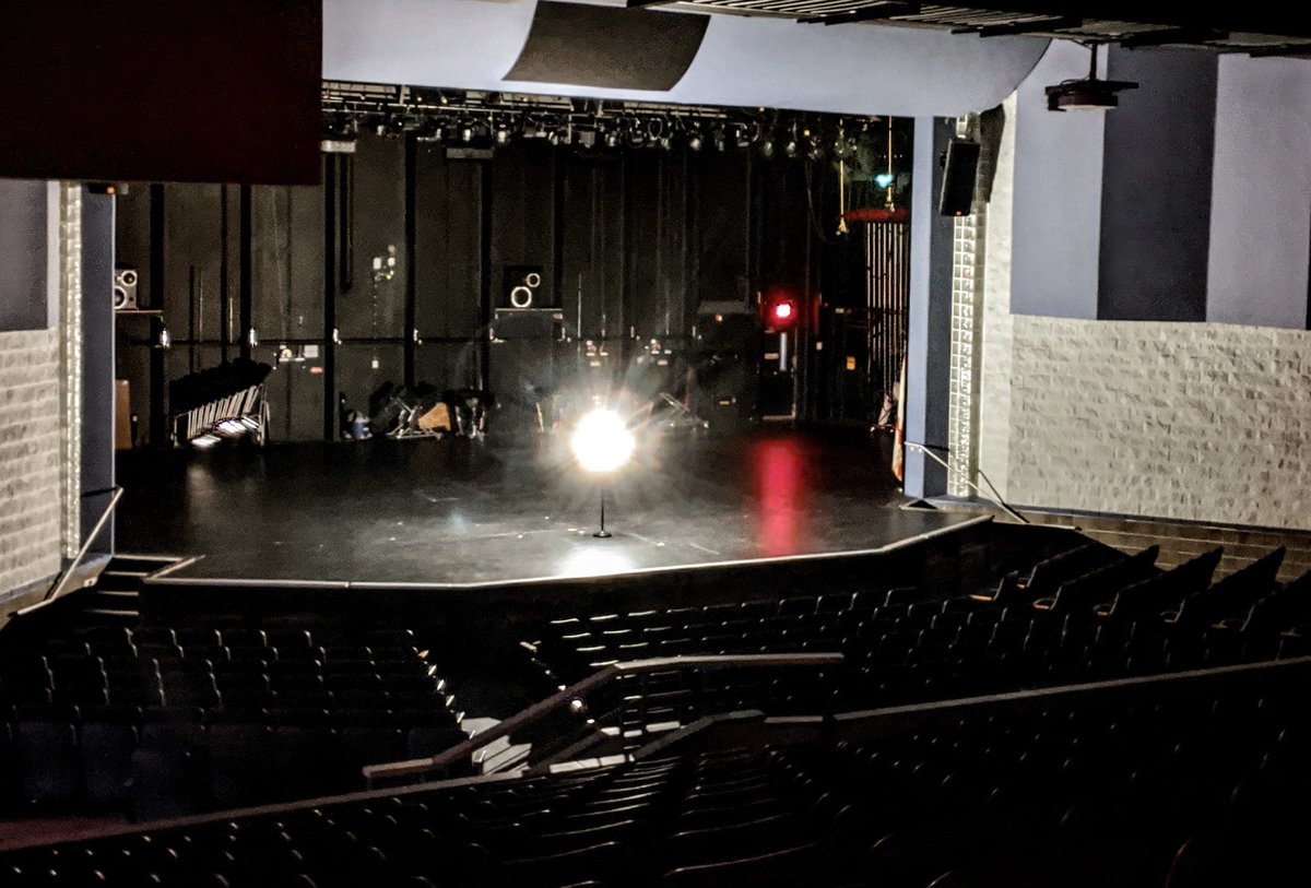 UntilLightsUp's tweet photo. 📍: @EGCommodores (Eau Gallie High School / Florida)
📷: Ed Dunne, Auditorium Mgr: "Went dark after a concert band festival, had an inkling it might be a while.  That was three weeks ago now."
#COVID19 #HighSchoolArts #GhostLights https://t.co/OAGYKT482w