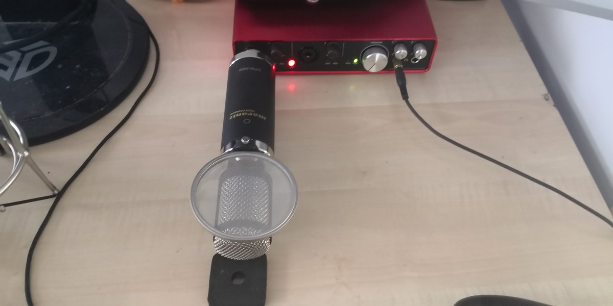 sorrythatstaken's tweet photo. In spite of forgetting to order cables I'm so glad I made the leap to Pro audio, my bass undertones are really warm and the treble sparkles like nothing else #proaudio #cableless #killingit @Lazarus_Audio https://t.co/xHSjAC2FyY