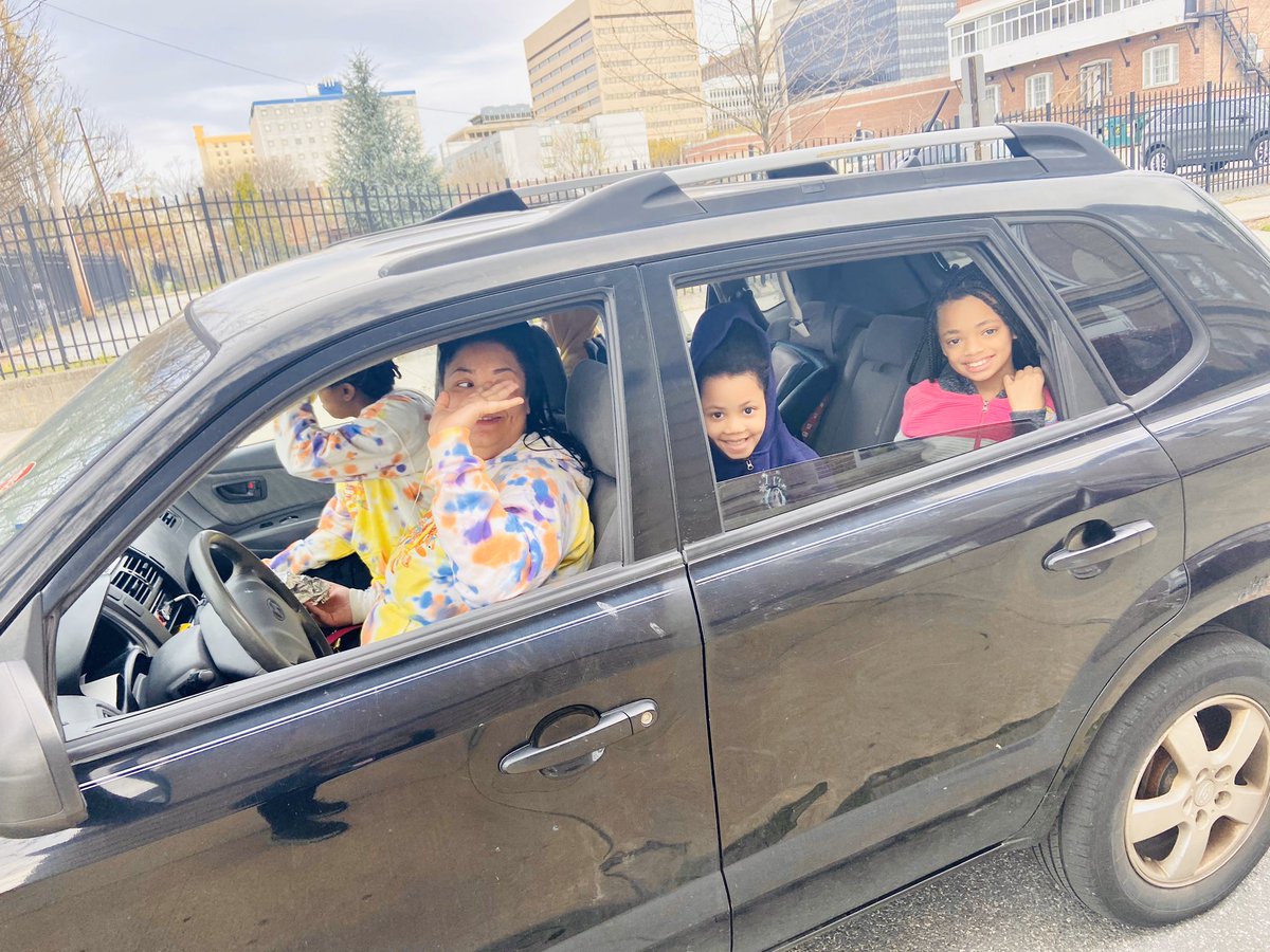 teacher_city's tweet photo. Our first family in line @BancroftDE was super excited to be picking up their device to stay connected w/our school family!💻So #proud to work for @ChristinaK12 &amp; @KrysGreenfield! Check out our curbside pick up line..only the best for our families! 💕
#StrongerTogether💪🏼
#Lions🦁 https://t.co/3C1I6L1vhu