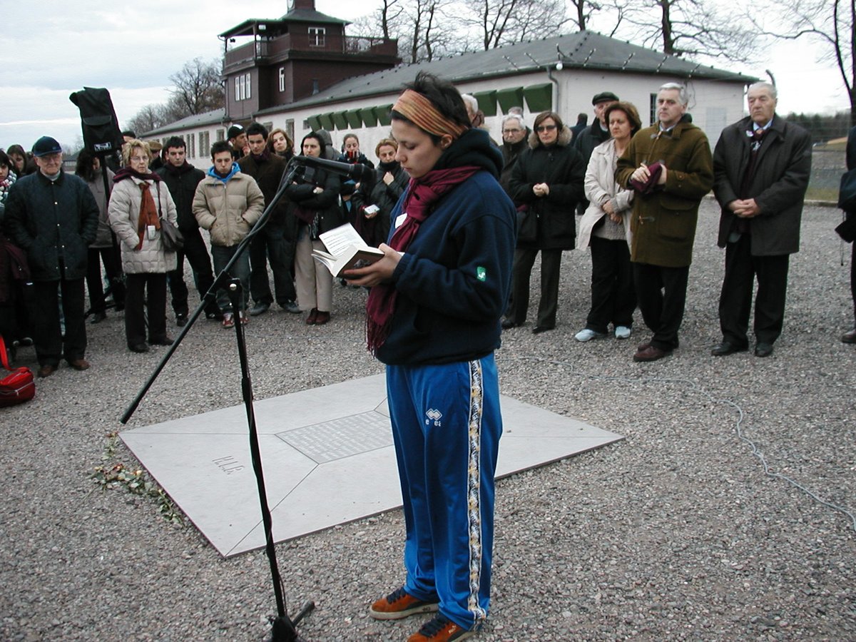 ViaggiMemoria's tweet photo. Il Viaggio della Memoria reggiano ha una lunga storia.
Le seconde foto che vi presentiamo oggi sono del 2004, quando abbiamo visitato Weimar, Dora e il campo di Buchenwald.
#viaggiomemoriaistoreco #vdm2020 #laculturanonstaràalsuoposto https://t.co/WzQSVjQIPz