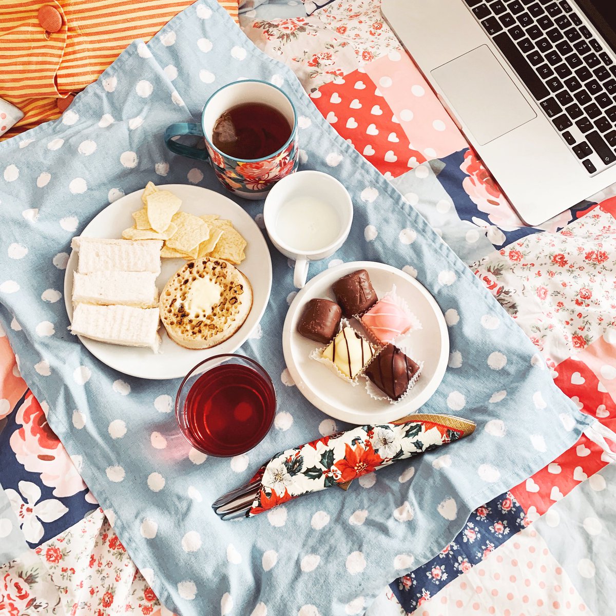 A couple of weeks ago, we had virtual afternoon tea at home, and it was such a treat. Has anyone else been setting up virtual afternoon tea hangouts recently? 🧁