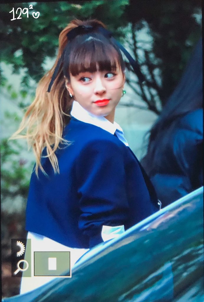 Few days ago, we have a schedule to do Meet and Greet. Masternim took these photos when i'm on my way for work. Ups, pony tail became my trademark lately.  #⃠유나_신 — O5O42O