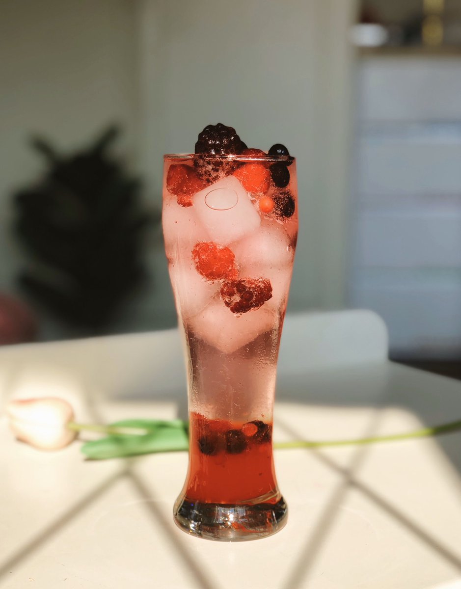 thecaptureth's tweet photo. 🍒🍓🍇Mixed berry soda🍇🍓🍒 เหมาะกับอากาศร้อนๆ สดชื่นนนนนนมาก
#โควิดเราต้องรอด #homecafe #cafefromhome #WorkFromHome #เมนูกักตัวchallenge #กินอะไรดี https://t.co/DLkHbbiRk0