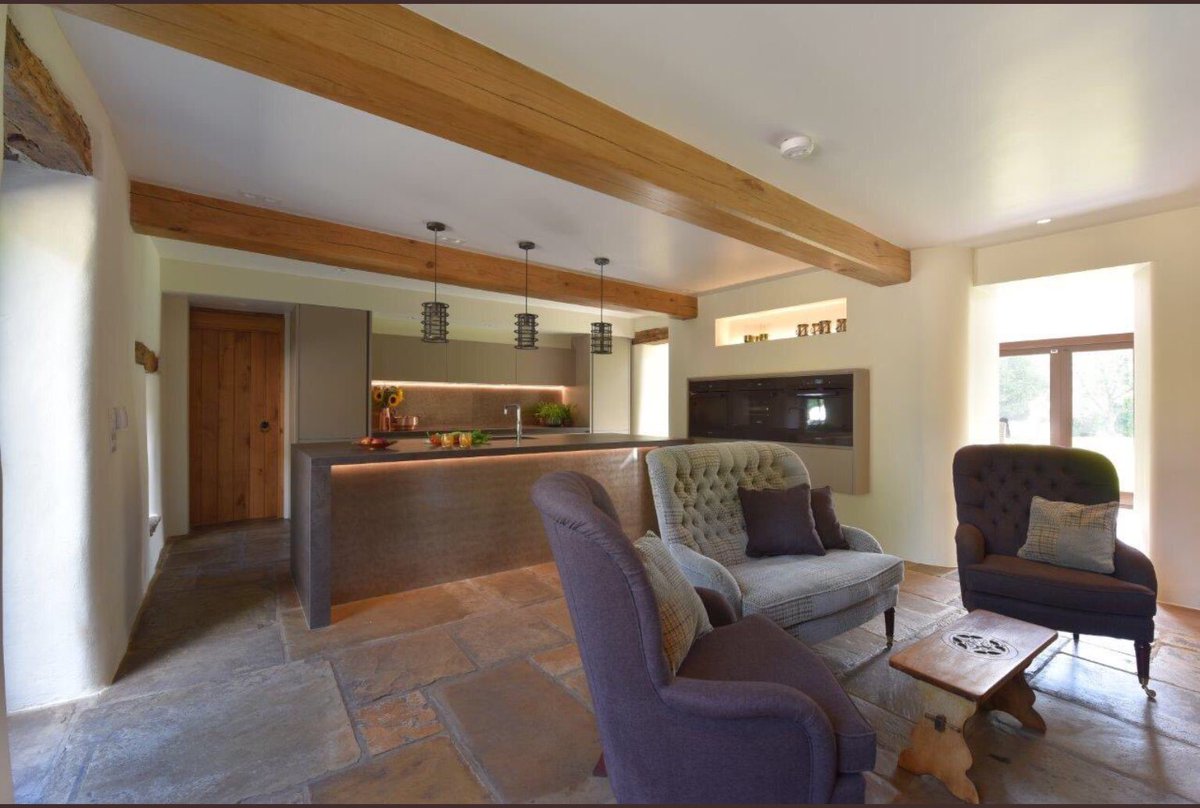 DBKitchens's tweet photo. Modern #germankitchens work just as well in a #traditionalhome with #periodfeatures as a #newbuild property #kitchenremodel #ceilingbeams #kitchenarchitecture #traditionalhomedecor #kitchendecor #kitchenrenovation #interiorinspo https://t.co/lChXm3xURC