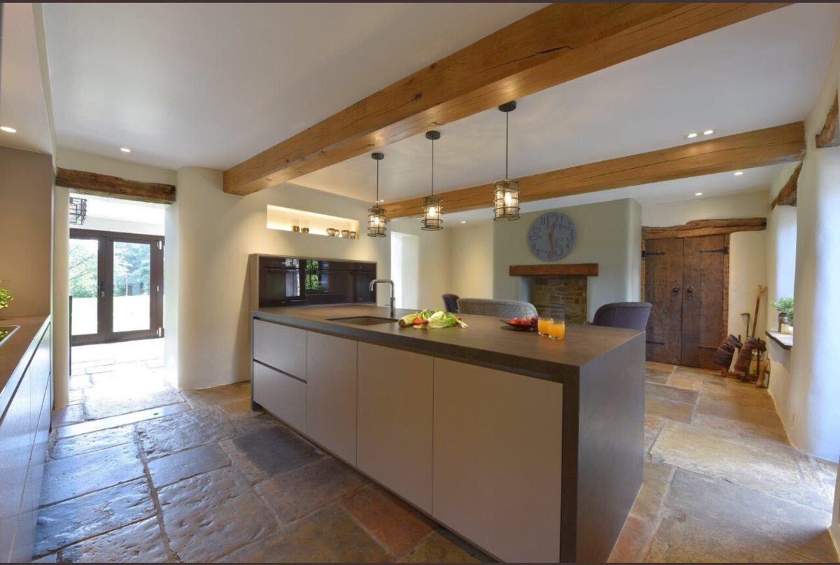 DBKitchens's tweet photo. Modern #germankitchens work just as well in a #traditionalhome with #periodfeatures as a #newbuild property #kitchenremodel #ceilingbeams #kitchenarchitecture #traditionalhomedecor #kitchendecor #kitchenrenovation #interiorinspo https://t.co/lChXm3xURC