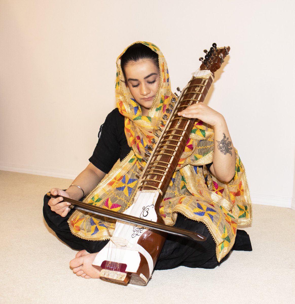 bljt_singh's tweet photo. DILRUBA - A Sikh Classical Instrument invented by Guru Gobind Singh Ji, 10th Guru of Sikhs. #sikhmusic #raags #thesikhismmag #yyc https://t.co/sEPKeTV6g2