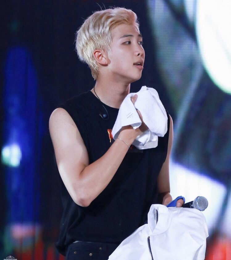 Joon + blonde hair + forehead + sleeveless shirt  * chef's kiss *