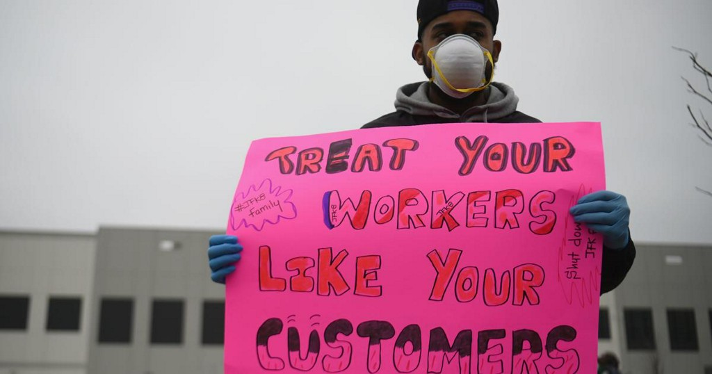 Amazon says all warehouse workers will have face masks by next week cbsnews.com/news/amazon-fa…