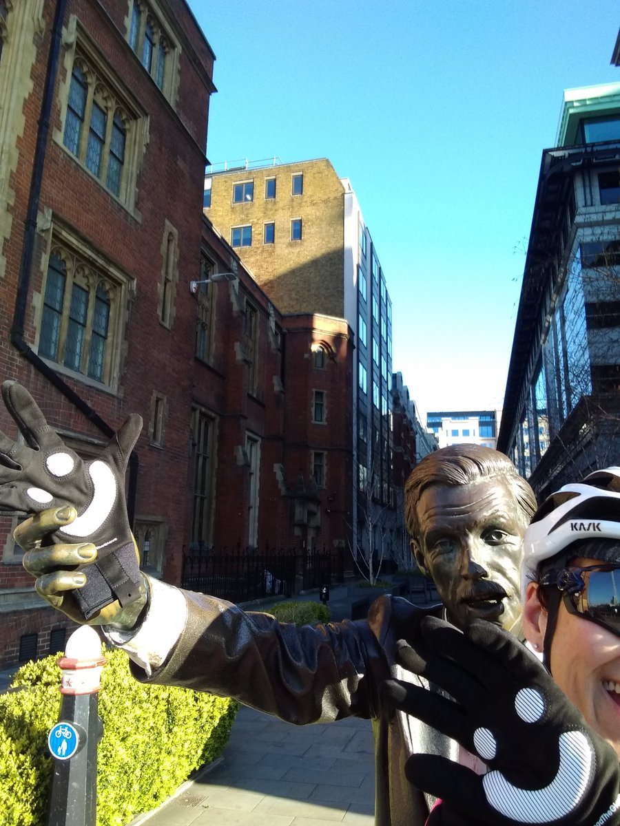 SezRamos's tweet photo. This fuck tried to bitch slap me with my own glove. Wtf?!
#whenyouralonefortoolong
#madeanewfriend https://t.co/VJ2e49SMWa