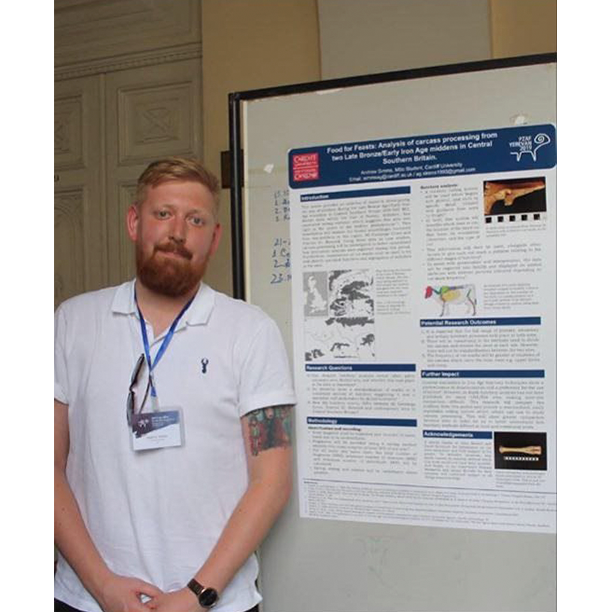 CUBALab's tweet photo. #StudentSpotlightSunday ft MSc student @andy_zooarch! Andy recently completed his MSc dissertation which utilised zooarchaeological methods to better understand animal husbandry regimes, butchery practices & feasting at 2 Late Bronze/Early Iron Age middens in Wiltshire.#CUarch100 https://t.co/t3cF6XR5W3
