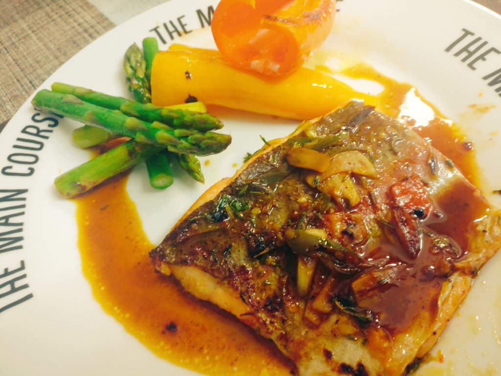 killswitchgd's tweet photo. One of the beautiful fish I did ever. #RainbowTrout. Do justice and use the sharpest knife. All the ingredients r on the chopping board. It's a orange sauce with whiskey, best to use would be bourbon. And Salsa crackers. @MichelinGuideUK #FoodPorn #ICookForYou. https://t.co/JtsLOdyT9h