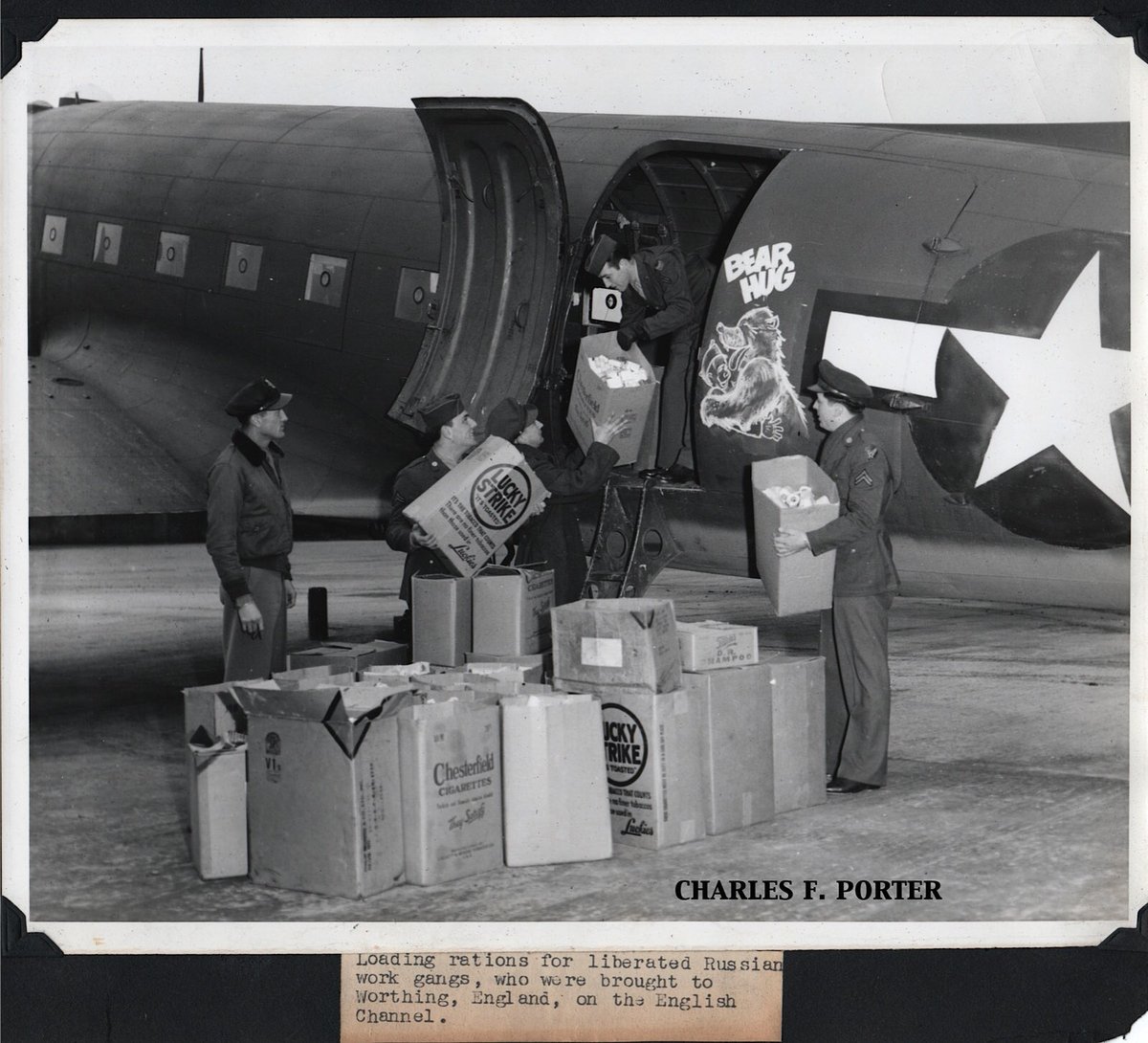 NeoGlitchXBT's tweet photo. Bringing in the essentials for the liberated Russian troops during WWII
#History #Russia #WWII #Cigs #ChuckPorter https://t.co/DndmOcgjnu
