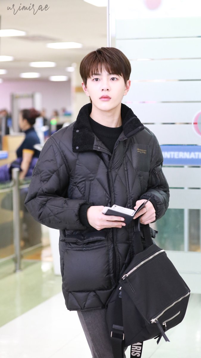 urimirae1811's tweet photo. 190125 김포공항 파트2
@Official_GNCD @Hi_Goldenness
@urimirae1811
 #Bomin #보민 #ChoiBomin #최보민 #GoldenChild #골든차일드 #urimirae https://t.co/NDzSiVcq7Y