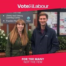 3) The people in the picture above from left to right  @cllrsfielding who was  @AngelaRaynor campaign manager,  @Keir_Starmer  @Debbie_abrahams AKA Debbie of Kashmir, and  @Jimfromoldham.