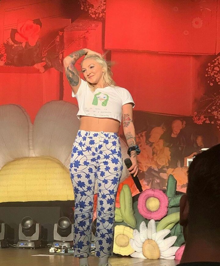 Jp Saxe Instagram'da canlı yayın açtı yanında Julia'da vardı görmek için kaydırın