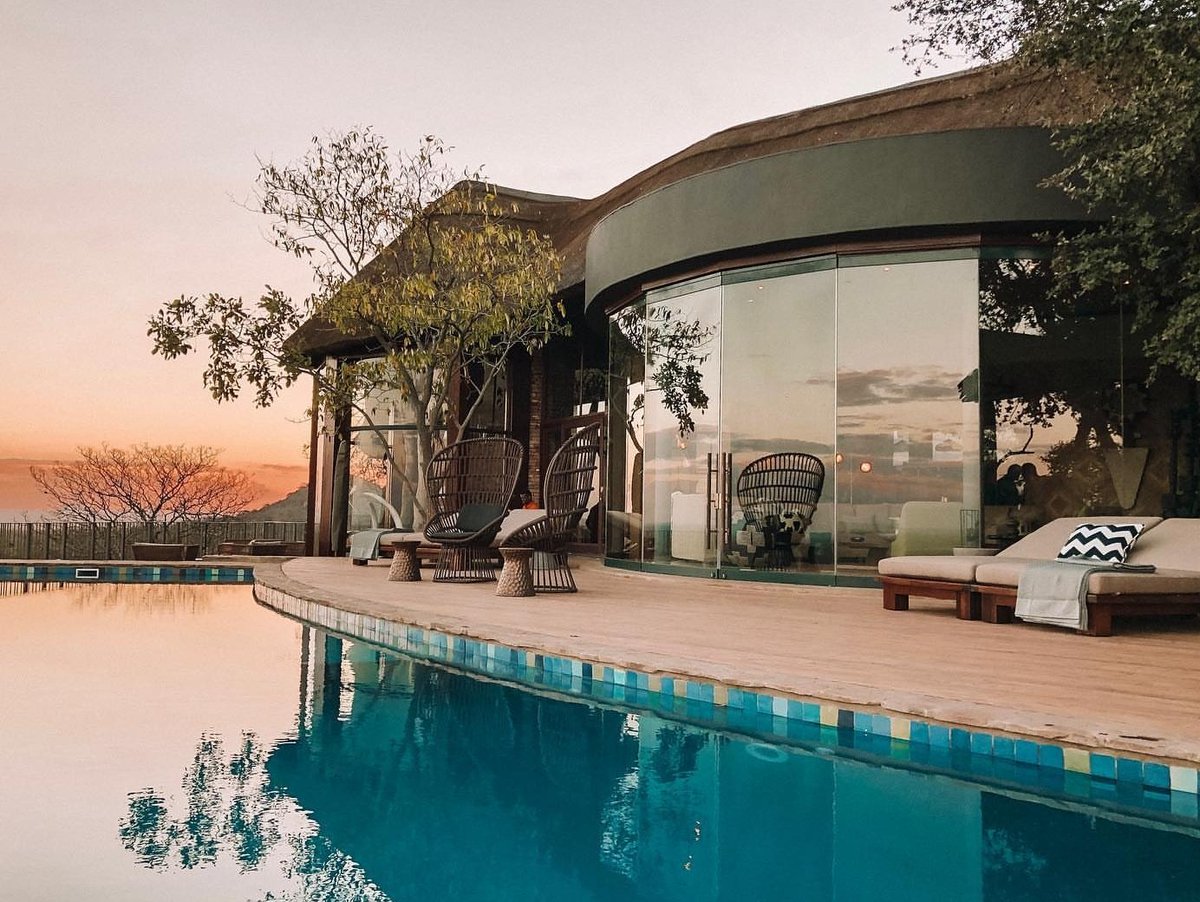 tourismzimbabwe's tweet photo. If #lockdownZim had been announced whilst you were on vacation with all those special to you...which place in #Zimbabwe would you rather have been locked down in!?
#HappySunday 
#lockdown 
#TravelTomorrow 
#VisitZimbabweTomorrow https://t.co/dpWKxCUgwE