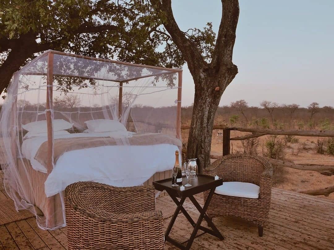 tourismzimbabwe's tweet photo. If #lockdownZim had been announced whilst you were on vacation with all those special to you...which place in #Zimbabwe would you rather have been locked down in!?
#HappySunday 
#lockdown 
#TravelTomorrow 
#VisitZimbabweTomorrow https://t.co/dpWKxCUgwE