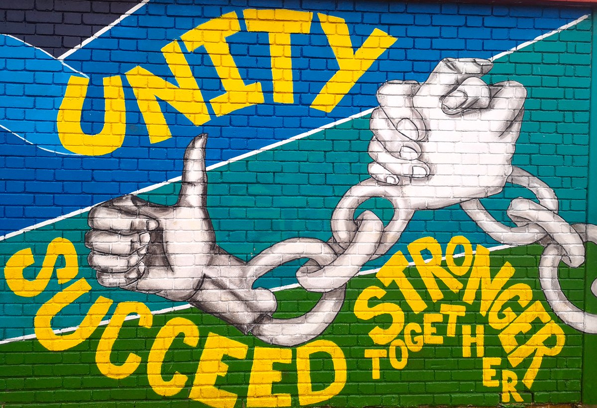 dragoneslvpies's tweet photo. Hace sólo unas semanas, @pkpetekelly viajó como embajador de Dragones a Londres en el proyecto #FIS4Yes Algunos de los graffiti que fotografió adquieren hoy un significado nuevo. #resistemadrid #LavapiesResiste https://t.co/7BI9WsxoVs