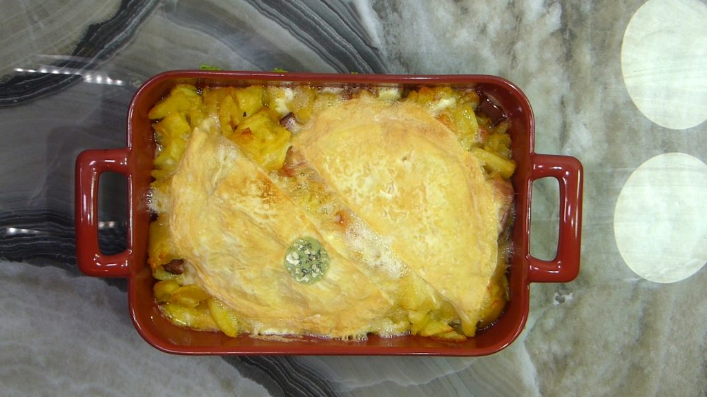 Recetón para la cuarentena: la tartiflette bluffant de <a href="/ToniMartinez8/">Bluffant</a> . ¡Ojo que vienen curvas!

bit.ly/2xOh2Mg