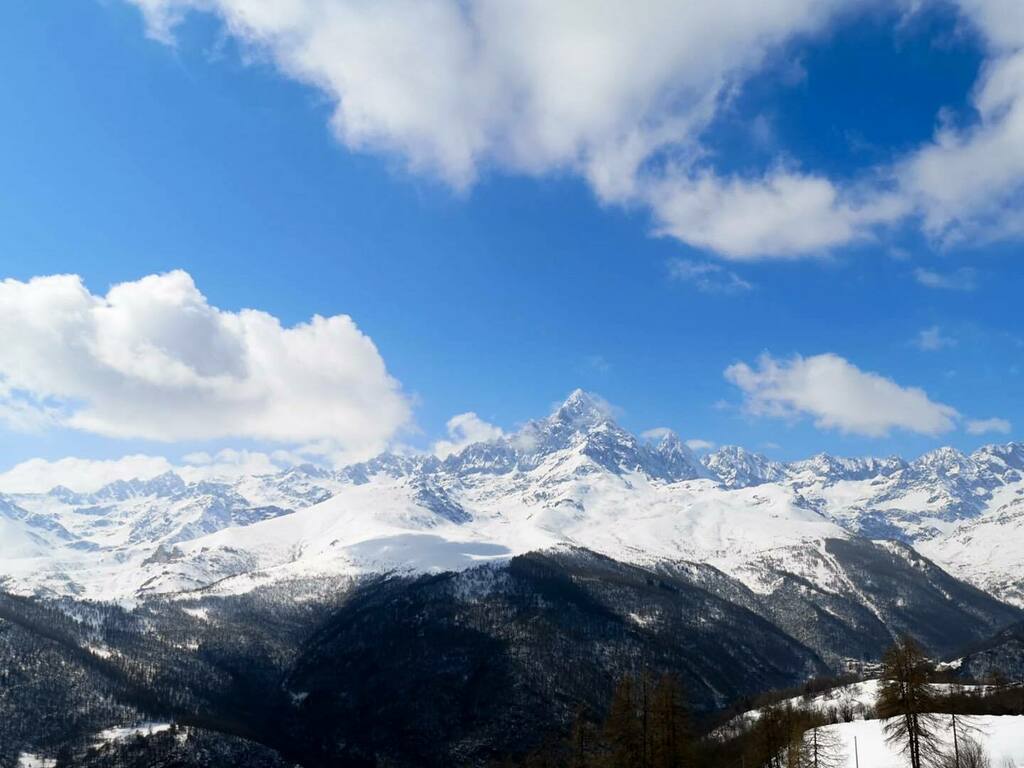 ParcoMonviso's tweet photo. Buona domenica!
#monviso #monvisounesco #parcodelmonviso #cuneo #ig_cuneo #loves_united_cuneo #volgocuneo #alpicozie #occitania #vallepo #vallevaraita #visitmove #terresmonviso #momenticuneesi #ig_occitania #giroinfoto https://t.co/ZYeg2nOOIp https://t.co/GzrP7TSh11
