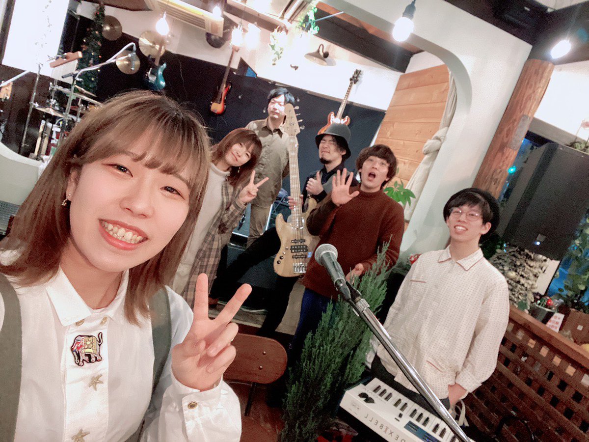 HOLIDAYBAND_6 tweet picture
