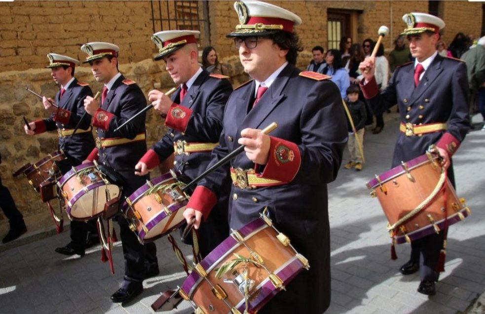 bct_clemencia's tweet photo. #DomingoDeRamos | Procesión de Las Palmas con la imagen de la Entrada Triunfal de Jesús en Jerusalén.
#SemanaSantaEnTuInterior #SSRioseco https://t.co/WfToqZyFeV