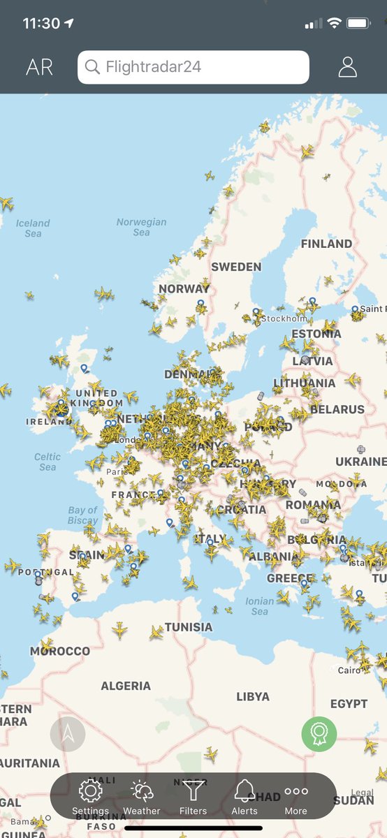 danielpfdunne's tweet photo. still so many #flights happening around the world. Over #China and #America especially. The mind boggles. #COVID19 https://t.co/3ShZU5SCKd