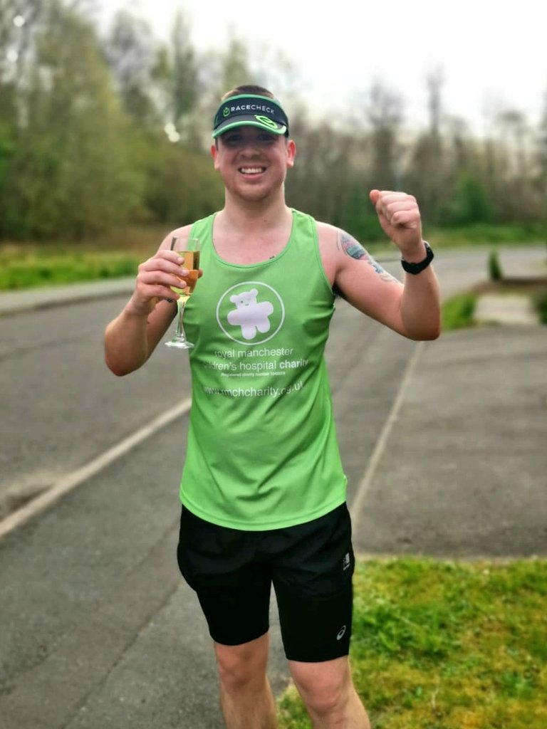 Davy__Runs's tweet photo. Covid-19
Davy- 26.2 🙌
It wasnt Manchester, but 82 laps later and just like that, I'm a Marathon runner 🥳🥳
@racecheck @Marathon_Mcr #visorclub #runningdads #marathonrunning https://t.co/lVdYPJaBij