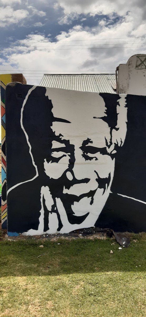 IngredientsThe's tweet photo. Artist Lockdown/Residency. Father P bringing murals to what is going to be an Art Gallery at our Park 🌳.
#LockdownArtGallery #ArtistResidency #ArtistResidency #SelfIsolation #SKArtgallery #SKAG #RhinoPark🌳 #FatherP https://t.co/GumJoKg1tP