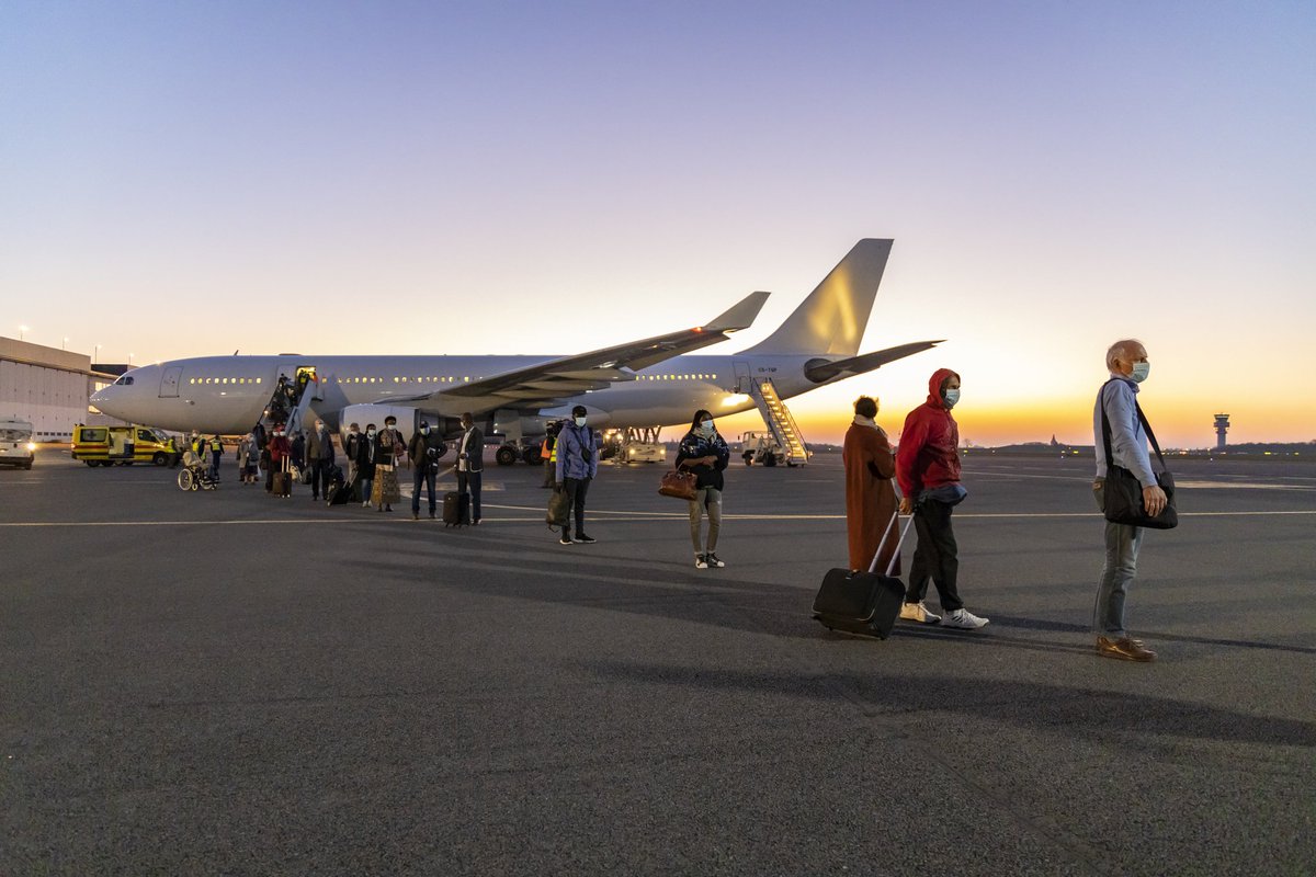 BeAirForce's tweet photo. Today #BRUMIL received a @BelgiumDefence evacuation flight coming from Rwanda and Burundi. The #A330 with 24 crew from @BeAirforce and @MedicalCompoBe brought back 168 nationals from Belgium and several other #EU countries. #Europe #StrongerTogether @BelgiumMFA #COVID19BELDEF https://t.co/uiZJIHwp28
